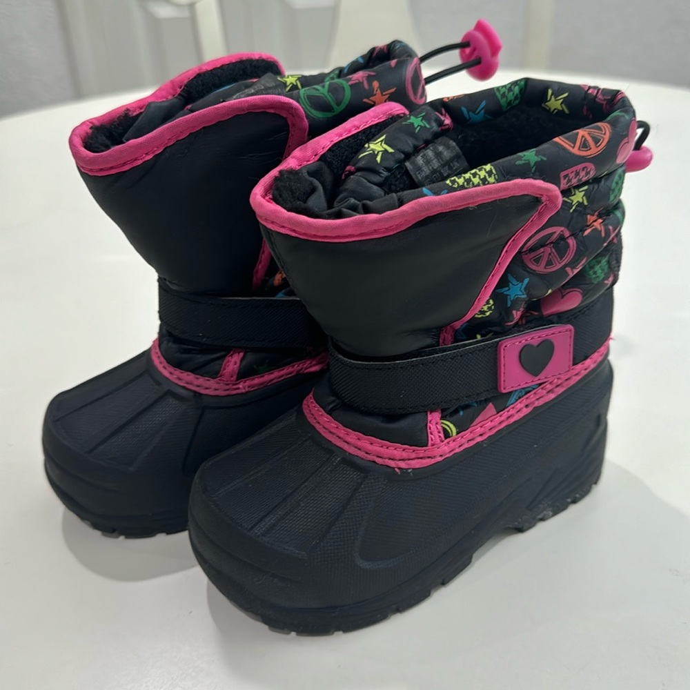 Girls Snow Boots Size 8 Black/ Pink Athletech Winter shoes pink 90s design